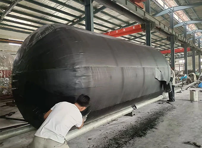Defensa de goma para submarino